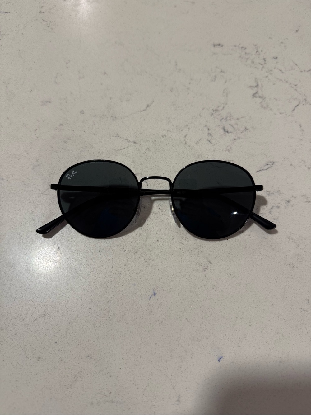 Ray-Ban Round Sunglasses in Black